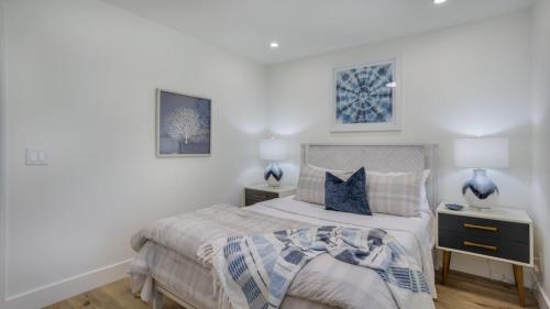 Walk to the Beach Contemporary Coastal Villa Fully Remodeled Spring 2024 Expansive Balcony photo 12