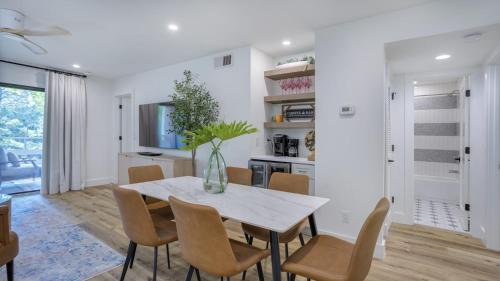 Walk to the Beach Contemporary Coastal Villa Fully Remodeled Spring 2024 Expansive Balcony photo 19