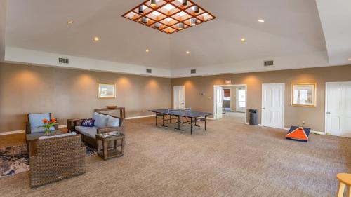 Walk to the Beach Contemporary Coastal Villa Fully Remodeled Spring 2024 Expansive Balcony photo 23