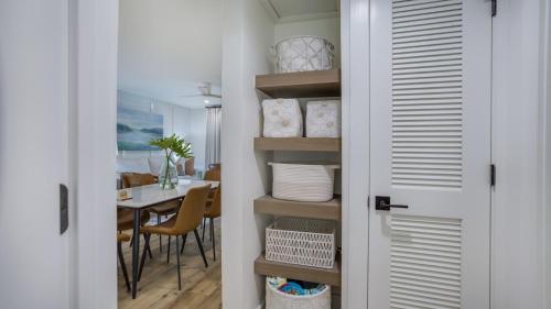 Walk to the Beach Contemporary Coastal Villa Fully Remodeled Spring 2024 Expansive Balcony photo 25