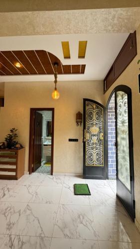 an empty room with a door and a tile floor at La Perla Montaña Tanger in Tangier