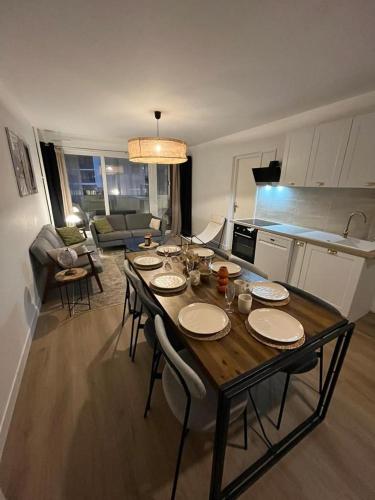 Photo de la galerie de l'établissement Grand appartement lumineux au cœur de Thonon, à Thonon-les-Bains