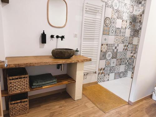 a bathroom with a sink and a mirror at Les Remparts in Langres