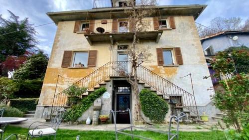 an old building with a staircase in front of it at B&B Villa Moro - Family House in Domodossola
