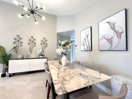 a dining room with a marble table with chairs and a dining roomiasm at Disneyland Vineyard Villa 6Bed 4Bath Game in Anaheim