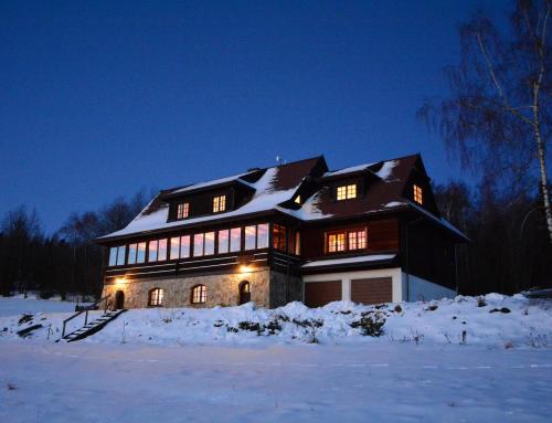 Chata Drapula - Gospodarstwo Agroturystyczne - Apartament na wyłączność z widokiem na góry i aneksem kuchennym