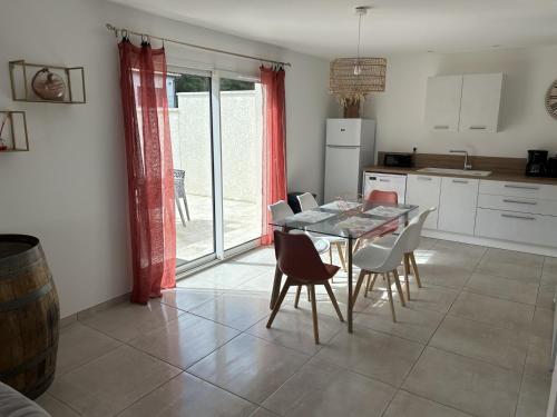 a kitchen and dining room with a table and chairs at vacances en Ardéche "maison Chauvet" in Vallon-Pont-dʼArc