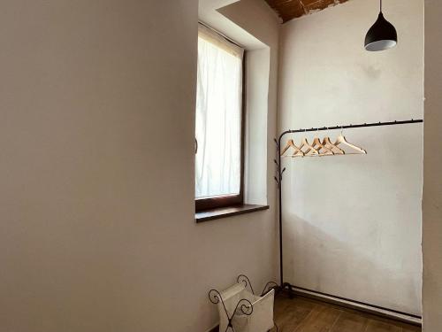 a room with a refrigerator and a window at Cascina Il Girasole Rosso in Cortazzone