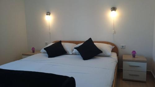 Ένα ή περισσότερα κρεβάτια σε δωμάτιο στο Apartman 7 m od mora