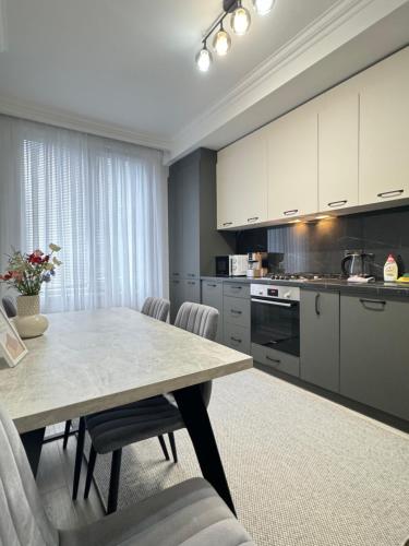 Central Beautiful Apartment with Parking