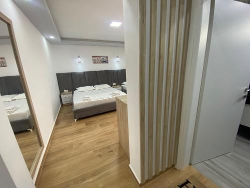 En eller flere senger på et rom på Vila Reni & Risi
