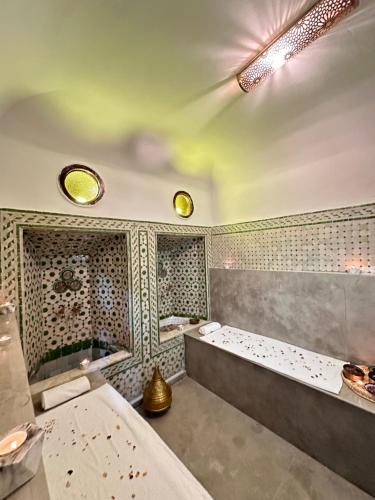 a bathroom with a large bath tub and a shower at Riad Dilar Fes & Spa in Fès