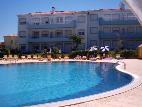 a large swimming pool in front of a building at Oásis Parque Portimão in Portimão