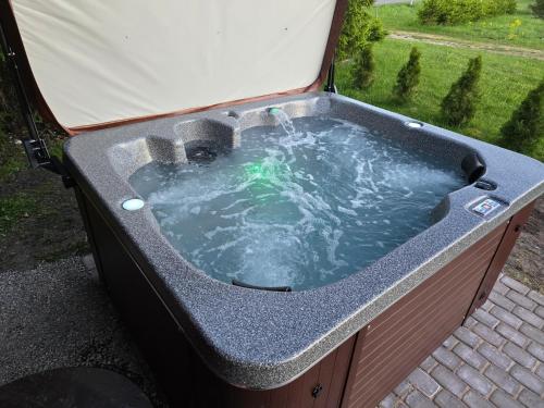 a hot tub in a camper with a tent at Kuusekoda in Käina