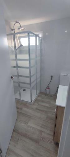 a bathroom with a glass door in a room at Naquera House & Pool in Náquera