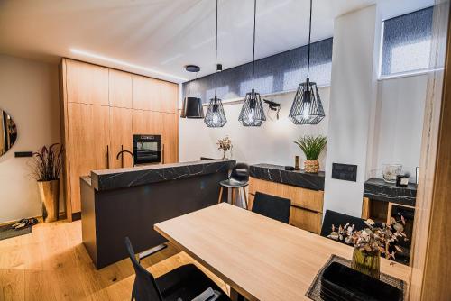 Η κουζίνα ή μικρή κουζίνα στο Apartments Slavec with Free Onsite Parking