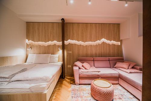 Ένα ή περισσότερα κρεβάτια σε δωμάτιο στο Apartments Slavec with Free Onsite Parking