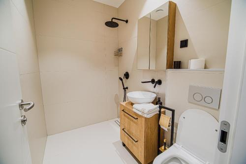 Ένα μπάνιο στο Apartments Slavec with Free Onsite Parking