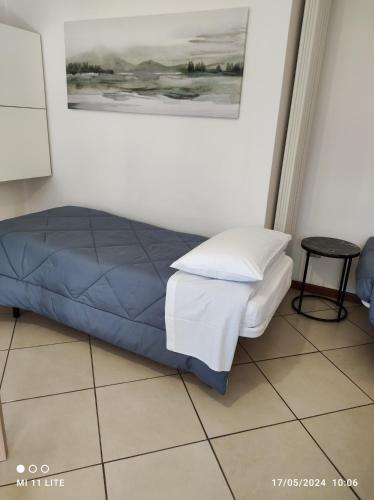 a bed in a room with a painting on the wall at Holiday house by the lake in Arona