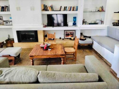 Χώρος καθιστικού στο Villa Amadeus Secluded oasis hosting up to 12