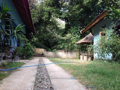 Κήπος έξω από το Sawe Homestay