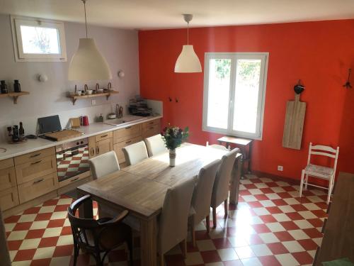 a kitchen with a table and chairs in a room at Chambre d hôte en Drôme des collines pour 2 à 4 personnes in Saint-Laurent-dʼOnay