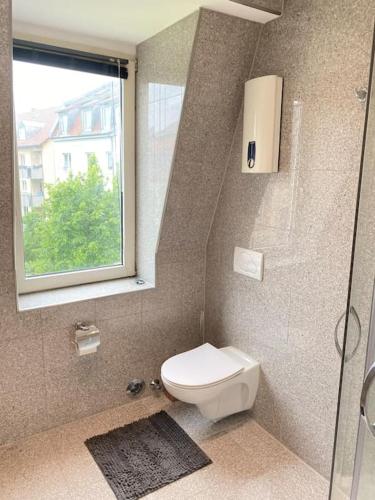 Ένα μπάνιο στο cozy, neu, modern apartment im 2ten Obergeschoss