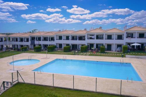 an image of a swimming pool at a resort at Casa Santos in Albufeira