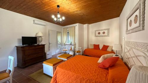 TV a/nebo společenská místnost v ubytování B&B La Terazza Sul Cielo di Maratea