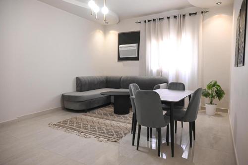 Ruang duduk di Vatoran Apartments Khalidiyah