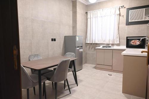 Dapur atau dapur kecil di Vatoran Apartments Khalidiyah