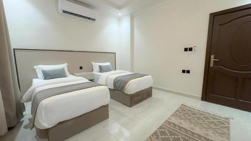 Katil atau katil-katil dalam bilik di Vatoran Apartments Khalidiyah