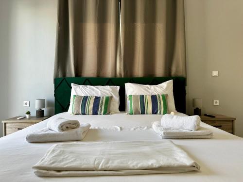 Stylish Apartment, Steps from the Beach - El Greco Apartments No 10