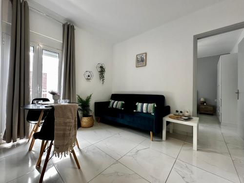 Cozy Apartment in Town, close to the Sea - El Greco Apartments No 11