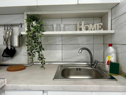 Cozy Apartment in Town, close to the Sea - El Greco Apartments No 11