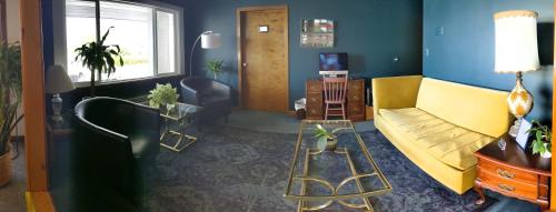 Un lugar para sentarse en South Side Inn - Burlington