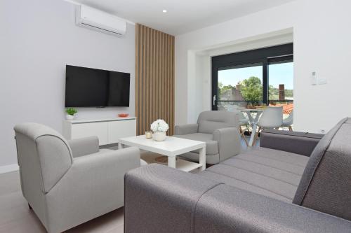 Holiday house with a swimming pool Senj - 21661