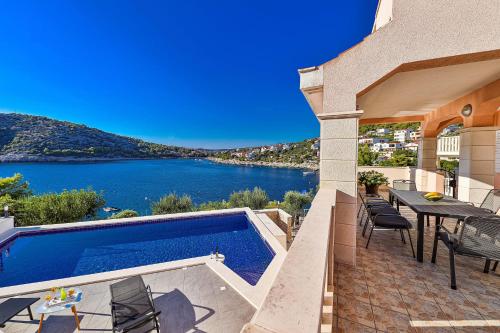 Seaside apartments with a swimming pool Razanj, Rogoznica - 9723
