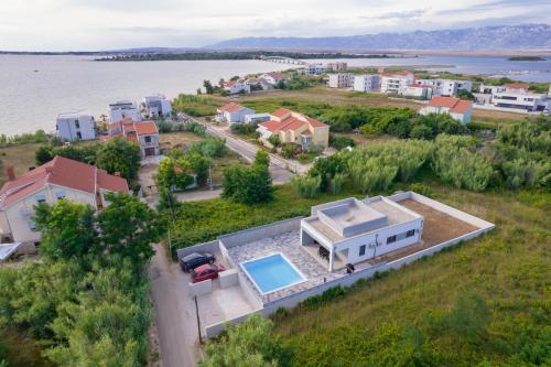 Seaside family friendly house with a swimming pool Privlaka, Zadar - 23159