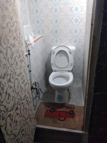 a small bathroom with a toilet in a stall at studio toufik in Taza