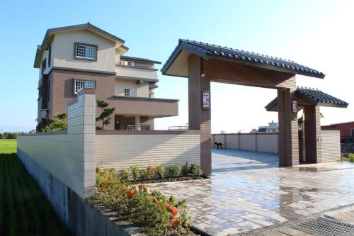 a house with a fence in front of it at Lefu B&B in Dongshan