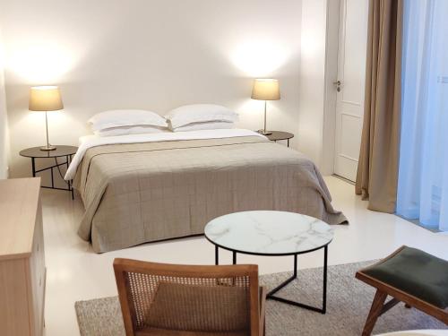 Central Studio with Private Courtyard