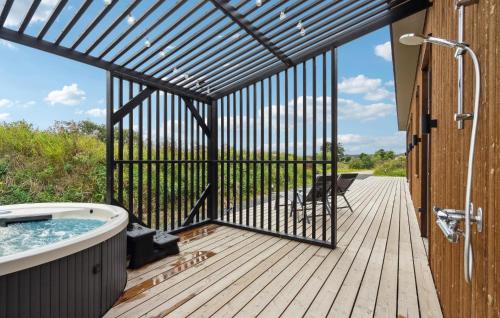 4 Bedroom Awesome Home In Bindslevにあるバルコニーまたはテラス