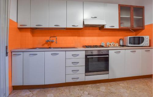 Ảnh trong thư viện ảnh của Stunning Apartment In Giarre With Wifi ở Giarre