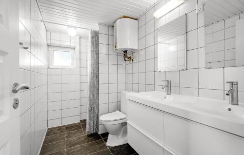 Ein Badezimmer in der Unterkunft Pet Friendly Home In Vejers Strand
