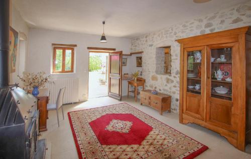 a living room with a red rug on the floor at Cozy Home In Condillac in Condillac