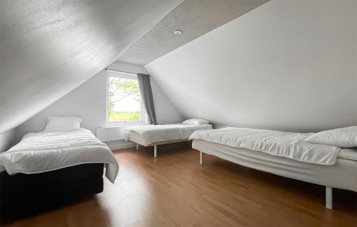 En eller flere senger på et rom på Cozy Apartment In ngelhom With Wifi