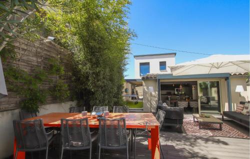 Tòa nhà nơi nhà nghỉ dưỡng tọa lạc