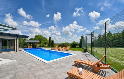 Πισίνα στο ή κοντά στο Cozy Home In Koprivnica With Wifi