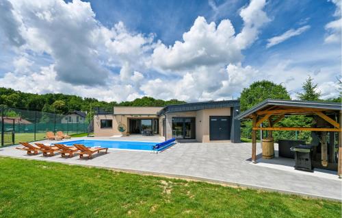 Πισίνα στο ή κοντά στο Cozy Home In Koprivnica With Wifi